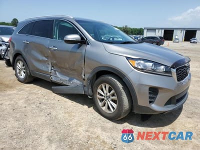 Czwarte zdjęcie samochodu z boku: 2019 KIA SORENTO VIN:5XYPG4A37KG463440 - miniatura