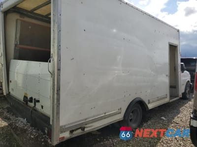 Trzecie zdjęcie samochodu z tyłu: 2020 GMC SAVANA CUTAWAY G3500 VIN:7GZ37TCG3LN010373 - miniatura