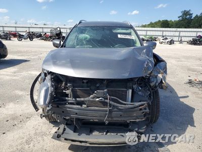Piąte zdjęcie samochodu w środku: 2017 NISSAN ROGUE S VIN:KNMAT2MV0HP614580 - miniatura