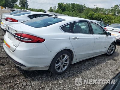 Trzecie zdjęcie samochodu z tyłu: 2018 FORD FUSION SE HYBRID VIN:3FA6P0LU0JR172024 - miniatura