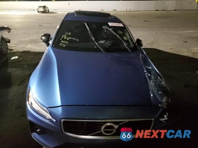 Piąte zdjęcie samochodu w środku: 2020 VOLVO S60 T6 R-DESIGN VIN:7JRA22TM7LG032143 - miniatura