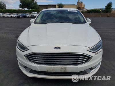 Piąte zdjęcie samochodu w środku: 2017 FORD FUSION SE HYBRID VIN:3FA6P0LU2HR408943 - miniatura