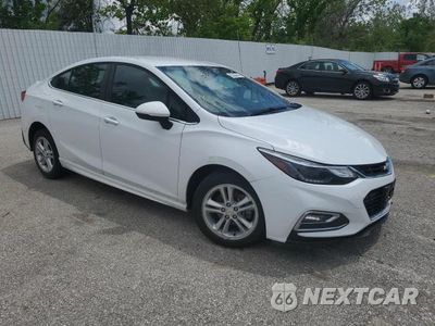 Czwarte zdjęcie samochodu z boku: 2018 CHEVROLET CRUZE LT VIN:1G1BE5SM1J7247598 - miniatura