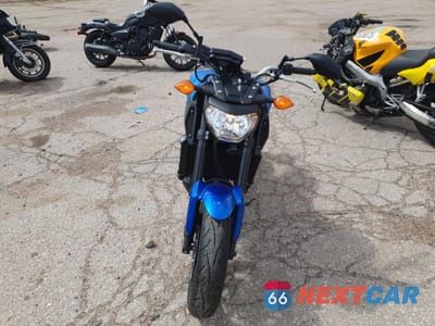 Drugie zdjęcie samochodu z przodu: 2016 YAMAHA FZ09 VIN:JYARN33E0GA009511 - miniatura