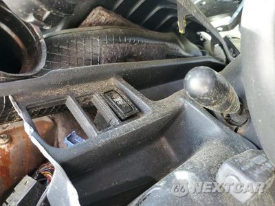 Zdjęcie 9 z 13 samochodu: 2006 TOYOTA SCION XB VIN:JTLKT324064077362 - miniatura