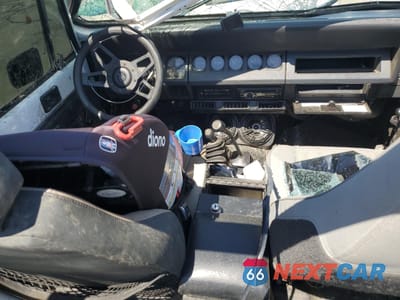 Zdjęcie 8 z 12 samochodu: 1992 JEEP WRANGLER / YJ VIN:2J4FY29S2NJ550664 - miniatura