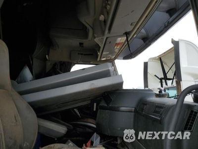 Piąte zdjęcie samochodu w środku: 2022 VOLVO VNL VIN:4V4NC9EH8NN288574 - miniatura