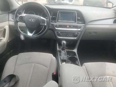 Zdjęcie 8 z 12 samochodu: 2018 HYUNDAI SONATA SPORT VIN:5NPE34AF5JH718526 - miniatura