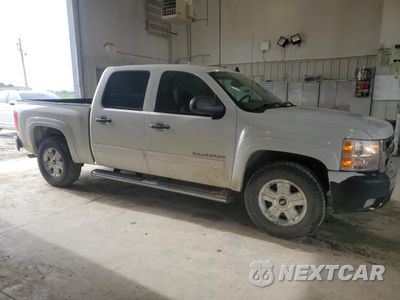Czwarte zdjęcie samochodu z boku: 2011 CHEVROLET SILVERADO K1500 LT VIN:3GCPKSE33BG186266 - miniatura
