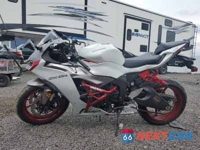 Trzecie zdjęcie samochodu z tyłu: 2024 KAWASAKI ZX636 K VIN:JKBZXJJ15RA000282 - miniatura