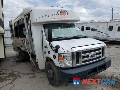 Czwarte zdjęcie samochodu z boku: 2018 FORD ECONOLINE E350 SUPER DUTY CUTAWAY VAN VIN:1FDEE3FS9JDC23967 - miniatura