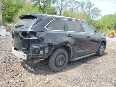 Trzecie zdjęcie samochodu z tyłu: 2018 TOYOTA HIGHLANDER SE VIN:5TDJZRFH6JS888005 - miniatura