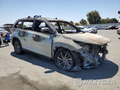 Czwarte zdjęcie samochodu z boku: 2019 TOYOTA HIGHLANDER SE VIN:5TDKZRFH0KS559757 - miniatura