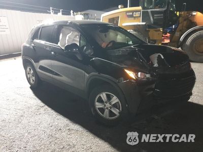 Czwarte zdjęcie samochodu z boku: 2021 CHEVROLET TRAX LS VIN:KL7CJKSB1MB303476 - miniatura