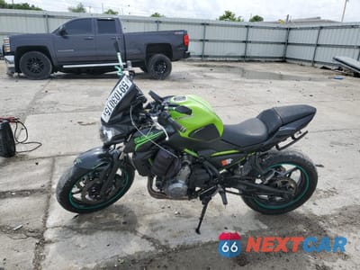 Trzecie zdjęcie samochodu z tyłu: 2017 KAWASAKI ER650 G VIN:JKAEREG17HDA00618 - miniatura