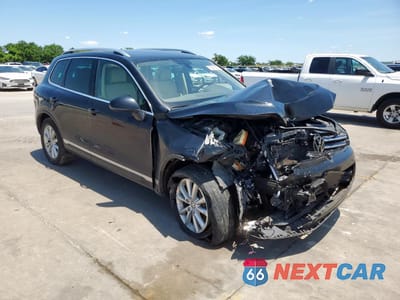 Czwarte zdjęcie samochodu z boku: 2014 VOLKSWAGEN TOUAREG V6 VIN:WVGEF9BP3ED012609 - miniatura