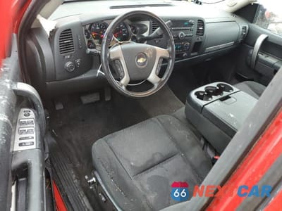Zdjęcie 8 z 12 samochodu: 2011 CHEVROLET SILVERADO K1500 LT VIN:1GCRKSE33BZ405347 - miniatura