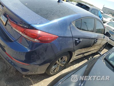 Trzecie zdjęcie samochodu z tyłu: 2018 HYUNDAI ELANTRA SEL VIN:5NPD84LF1JH353434 - miniatura