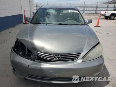 Piąte zdjęcie samochodu w środku: 2005 TOYOTA CAMRY LE VIN:4T1BE32K65U502517 - miniatura