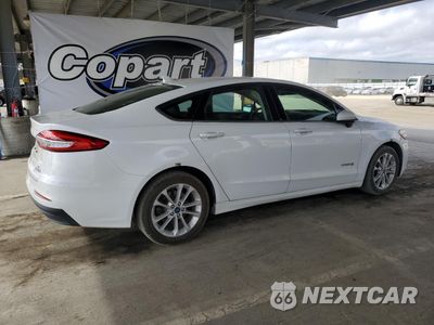 Trzecie zdjęcie samochodu z tyłu: 2019 FORD FUSION SE VIN:3FA6P0LU9KR264007 - miniatura