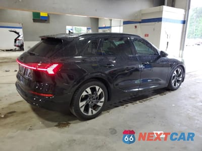 Trzecie zdjęcie samochodu z tyłu: 2023 AUDI E-TRON PREMIUM VIN:WA1AAAGE2PB014791 - miniatura
