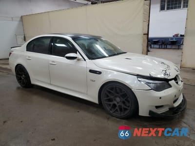 Czwarte zdjęcie samochodu z boku: 2006 BMW M5 VIN:WBSNB93526B582801 - miniatura