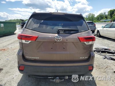 Zdjęcie 6 z 16 samochodu: 2018 TOYOTA HIGHLANDER SE VIN:5TDJZRFH0JS805491 - miniatura