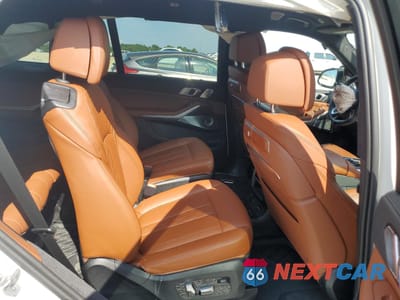 Zdjęcie 11 z 15 samochodu: 2024 BMW X7 M60I VIN:5UX33EM0XR9U89591 - miniatura