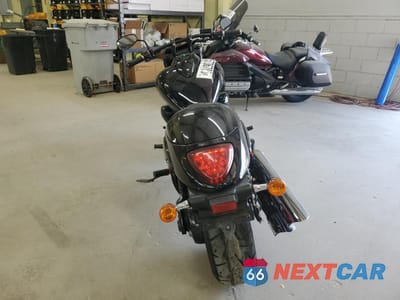 Czwarte zdjęcie samochodu z boku: 2019 SUZUKI VZ1500 VIN:JS1VY55A5K2100299 - miniatura
