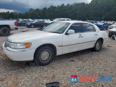 2002 LINCOLN TOWN CAR EXECUTIVE 1LNHM81W02Y613809 - główne zdjęcie licytacji z USA - miniatura