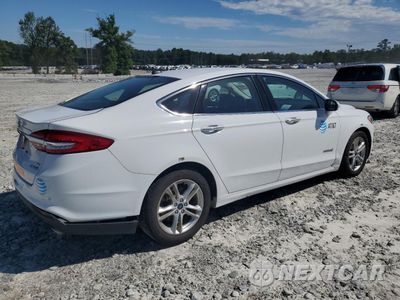 Trzecie zdjęcie samochodu z tyłu: 2018 FORD FUSION SE HYBRID VIN:3FA6P0LU3JR171904 - miniatura