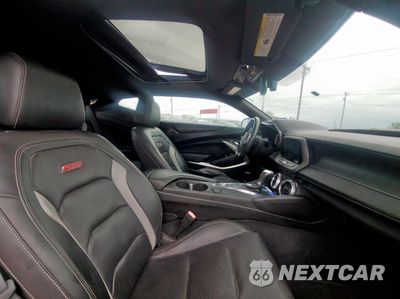 Piąte zdjęcie samochodu w środku: 2021 CHEVROLET CAMARO LZ VIN:1G1FF1R77M0104174 - miniatura