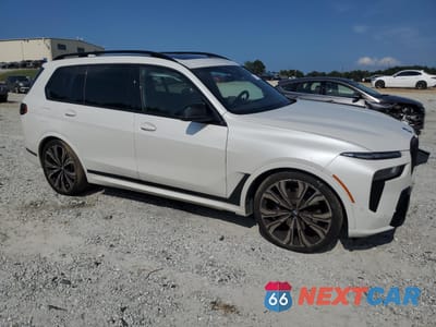 Czwarte zdjęcie samochodu z boku: 2024 BMW X7 M60I VIN:5UX33EM0XR9U89591 - miniatura