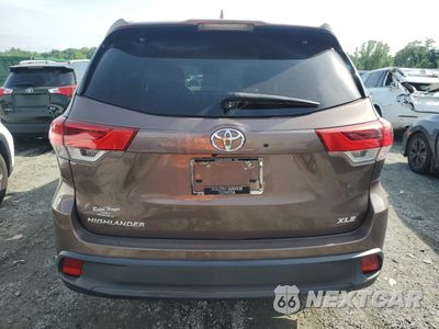 Zdjęcie 6 z 15 samochodu: 2019 TOYOTA HIGHLANDER SE VIN:5TDKZRFH1KS291981 - miniatura