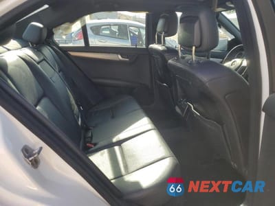 Zdjęcie 10 z 12 samochodu: 2014 MERCEDES-BENZ C 250 VIN:WDDGF4HB3ER306726 - miniatura