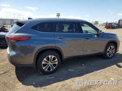 Trzecie zdjęcie samochodu z tyłu: 2020 TOYOTA HIGHLANDER XLE VIN:5TDGZRBH2LS023261 - miniatura