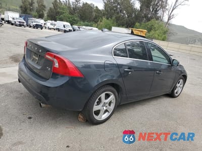 Trzecie zdjęcie samochodu z tyłu: 2013 VOLVO S60 T5 VIN:YV1612FS1D1216915 - miniatura