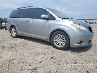 Czwarte zdjęcie samochodu z boku: 2013 TOYOTA SIENNA XLE VIN:5TDYK3DC6DS337343 - miniatura