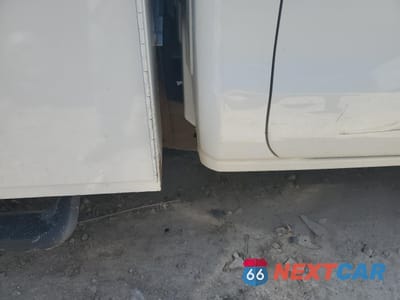 Zdjęcie 10 z 12 samochodu: 2018 CHEVROLET SILVERADO K3500 VIN:1GB3KYCG4JZ210813 - miniatura