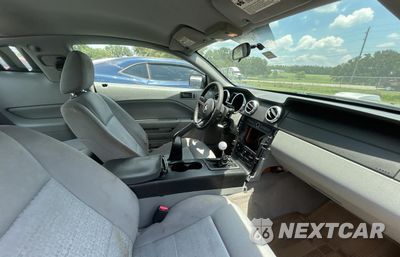 Piąte zdjęcie samochodu w środku: 2007 FORD MUSTANG VIN:1ZVFT80N975342231 - miniatura