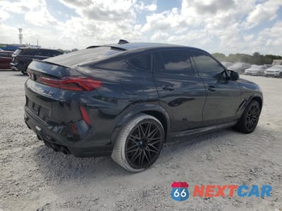 Trzecie zdjęcie samochodu z tyłu: 2021 BMW X6 M VIN:5YMCY0C0XN9K41642 - miniatura