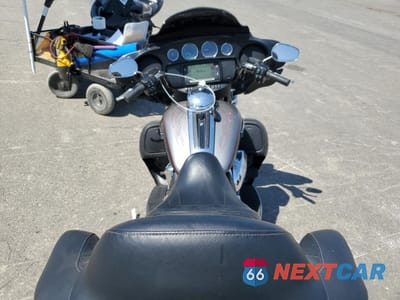 Zdjęcie 6 z 10 samochodu: 2017 HARLEY-DAVIDSON FLHTCU ULTRA CLASSIC ELECTRA GLIDE VIN:1HD1FCC19HB626962 - miniatura