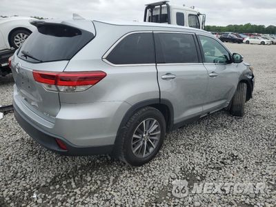 Trzecie zdjęcie samochodu z tyłu: 2019 TOYOTA HIGHLANDER SE VIN:5TDJZRFH7KS937584 - miniatura
