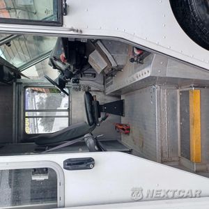 Piąte zdjęcie samochodu w środku: 2017 FORD F59 VIN:1F66F5KYXH0A02393 - miniatura