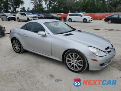 Czwarte zdjęcie samochodu z boku: 2005 MERCEDES-BENZ SLK 350 VIN:WDBWK56F85F047471 - miniatura