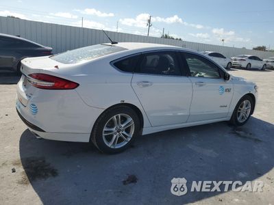 Trzecie zdjęcie samochodu z tyłu: 2018 FORD FUSION SE HYBRID VIN:3FA6P0LU2JR281889 - miniatura