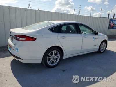 Trzecie zdjęcie samochodu z tyłu: 2018 FORD FUSION SE HYBRID VIN:3FA6P0LU1JR278711 - miniatura