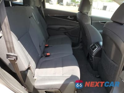 Zdjęcie 11 z 13 samochodu: 2019 KIA SORENTO VIN:5XYPG4A37KG463440 - miniatura