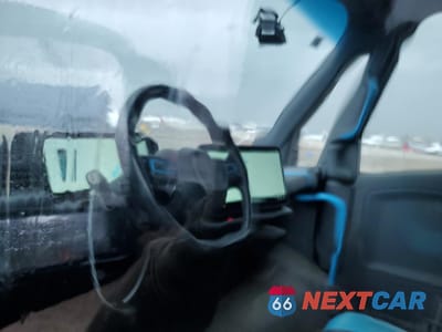 Zdjęcie 9 z 13 samochodu: 2023 RIVIAN EDV 700 VIN:7FCEHEB72PN009084 - miniatura