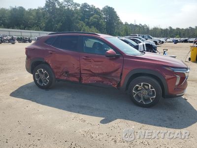 Czwarte zdjęcie samochodu z boku: 2025 CHEVROLET TRAX 1LT VIN:KL77LHEP7SC187018 - miniatura